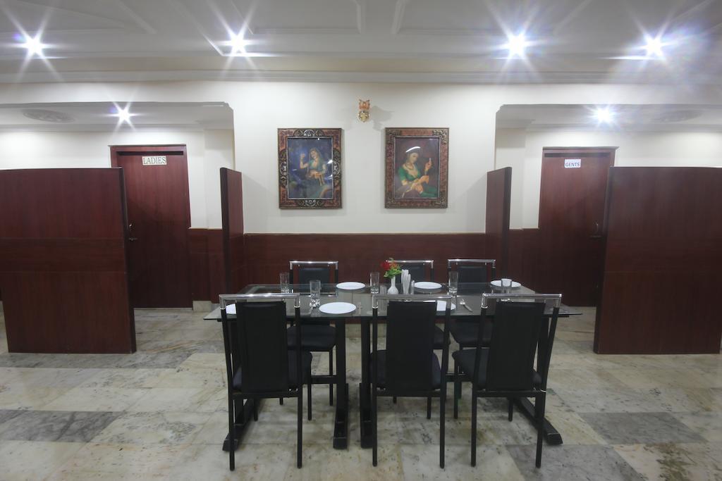 Urmee Hotel Bhubaneswar Esterno foto