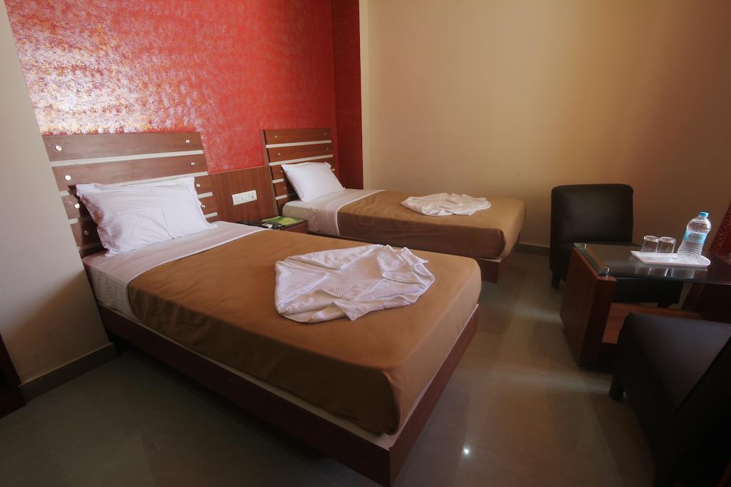 Urmee Hotel Bhubaneswar Esterno foto